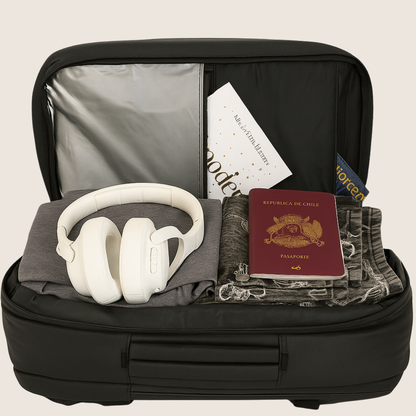 interior de la mochila airlock pro con compartimentos organizadores